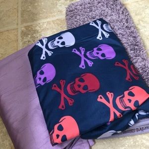 Betsy Johnson Shower Curtain With Accessories